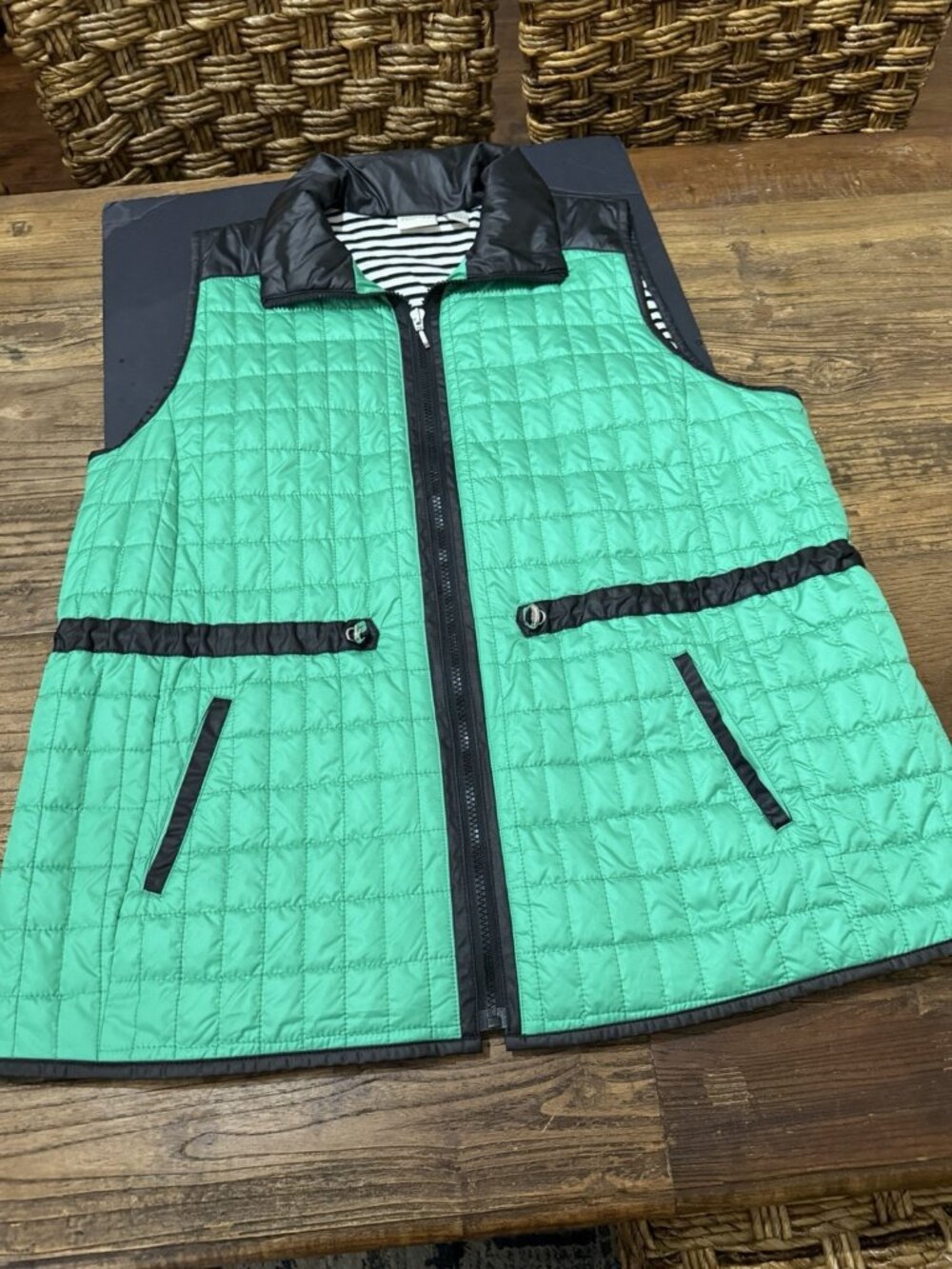 Zenergy by Chicos Green Quilted Puffer Vest Black Trim Striped Size 3 Sporty